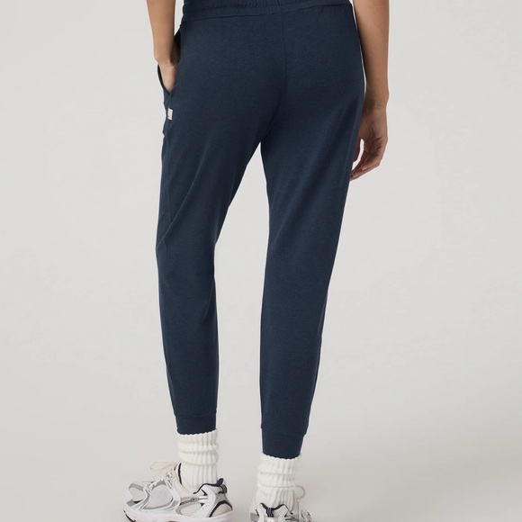 Vuori Performance Jogger - Picture 2 of 9